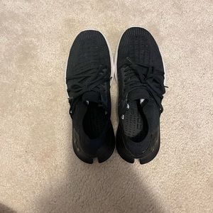 Speedform under armour running/workout shoes